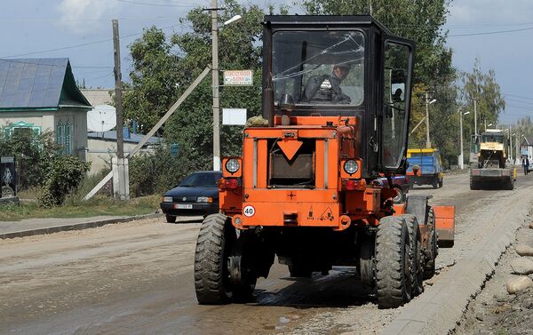 Ремонтные работы на внутренних городских дорогах начаты 20 августа и будут завершены в срок в октябре текущего года - Sputnik Кыргызстан