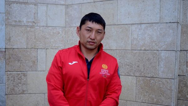 Кыргызстанец Эсен Калиев, представляющий страну в состязаниях по пауэрлифтингу на Паралимпиаде в Рио-де-Жанейро - Sputnik Кыргызстан
