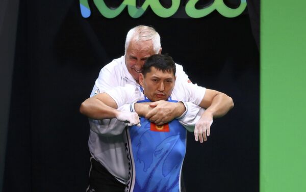 Кыргызстанец Эсен Калиев, представляющий страну в состязаниях по пауэрлифтингу на Паралимпиаде в Рио-де-Жанейро, занял пятое место - Sputnik Кыргызстан