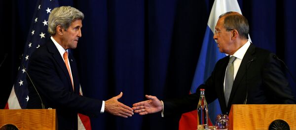 АКШнын мамлекеттик катчысы Жон Керри Россиянын тышкы иштер министри Сергей Лавров менен жолугушуу учурунда. Архив - Sputnik Кыргызстан