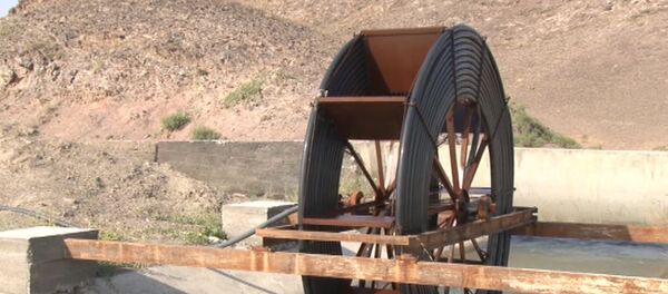 Баткен: байыркы чарпалектерди жаңысы алмаштырып, какыраган жерлер жандана баштады - Sputnik Кыргызстан