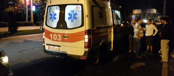 Скорая помощь на месте ДТП, где пострадал пешеход на проспекте Чуй в Бишкеке - Sputnik Кыргызстан