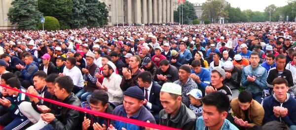 Кылкылдап тизилген эл. Эски аянттагы айт намаз - Sputnik Кыргызстан