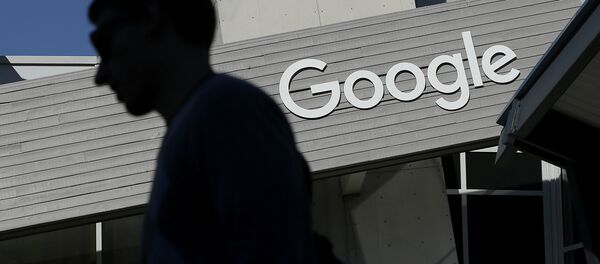 Мужчина проходит мимо здания на территории кампуса Google в Маунтин-Вью, Калифорния, США. Архивное фото Мужчина проходит мимо здания на территории кампуса Google в Маунтин-Вью, Калифорния, США. Архивное фото - Sputnik Кыргызстан