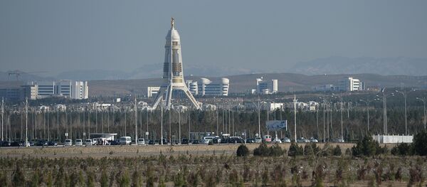 Арка Нейтралитета в Ашхабаде. Архивное фото - Sputnik Кыргызстан
