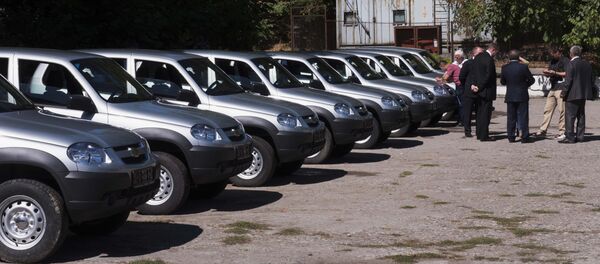 Россиянын Федералдык бажы кызматы КРдин айыл чарба министрлигине берген NIVA Shevrolet унаалары - Sputnik Кыргызстан