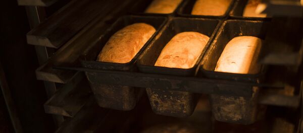 Процесс работы городской пекарни. Архивное фото  - Sputnik Кыргызстан