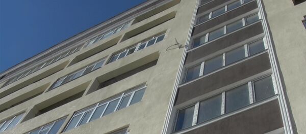 Подробности падения строителя с 6-го этажа в Бишкеке рассказал рабочий Подробности падения строителя с 6-го этажа в Бишкеке рассказал рабочий - Sputnik Кыргызстан