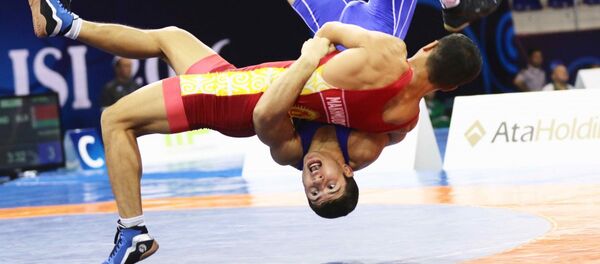 Тбилисиде өтүп жаткан дүйнөлүк чемпионатта грек-рим күрөшү боюнча кадеттер арасында 16 жаштагы Акжол Махмудов - Sputnik Кыргызстан