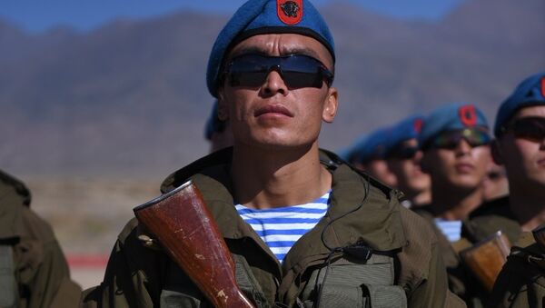 Солдаты казахской армии на военных учениях. Архивное фото - Sputnik Кыргызстан