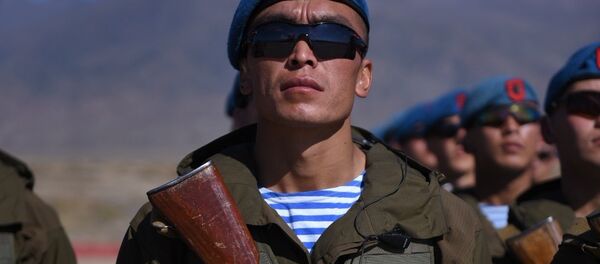 Солдаты казахской армии на военных учениях. Архивное фото - Sputnik Кыргызстан