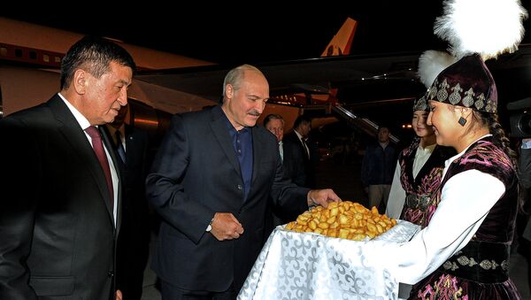 В Кыргызстан вечером 15 сентября прибыл президент Беларуси Александр Лукашенко в рамках саммита СНГ - Sputnik Кыргызстан