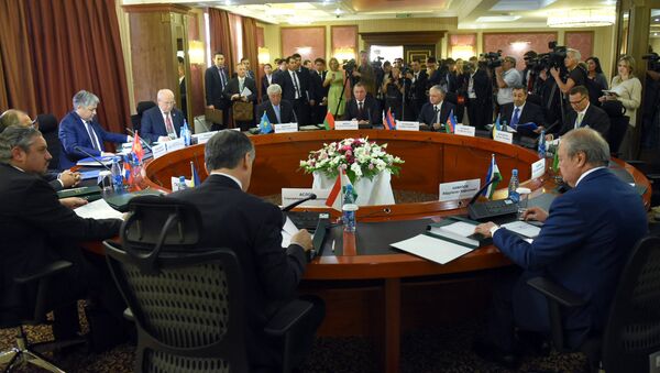 Участники заседания Совета министров иностранных дел СНГ в узком составе. - Sputnik Кыргызстан