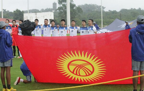 Матч юношеской сборной Кыргызстана против одной из самых сильных команд в зоне Азии — сборной Австралии — закончился победой кыргызстанцев - Sputnik Кыргызстан