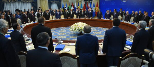 Минута молчания перед заседанией совета глав государств участников СНГ - Sputnik Кыргызстан