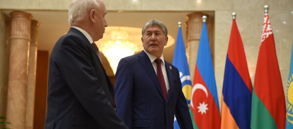 Президент КР Алмазбек Атамбаев на расширенном заседании глав государств — участников СНГ - Sputnik Кыргызстан