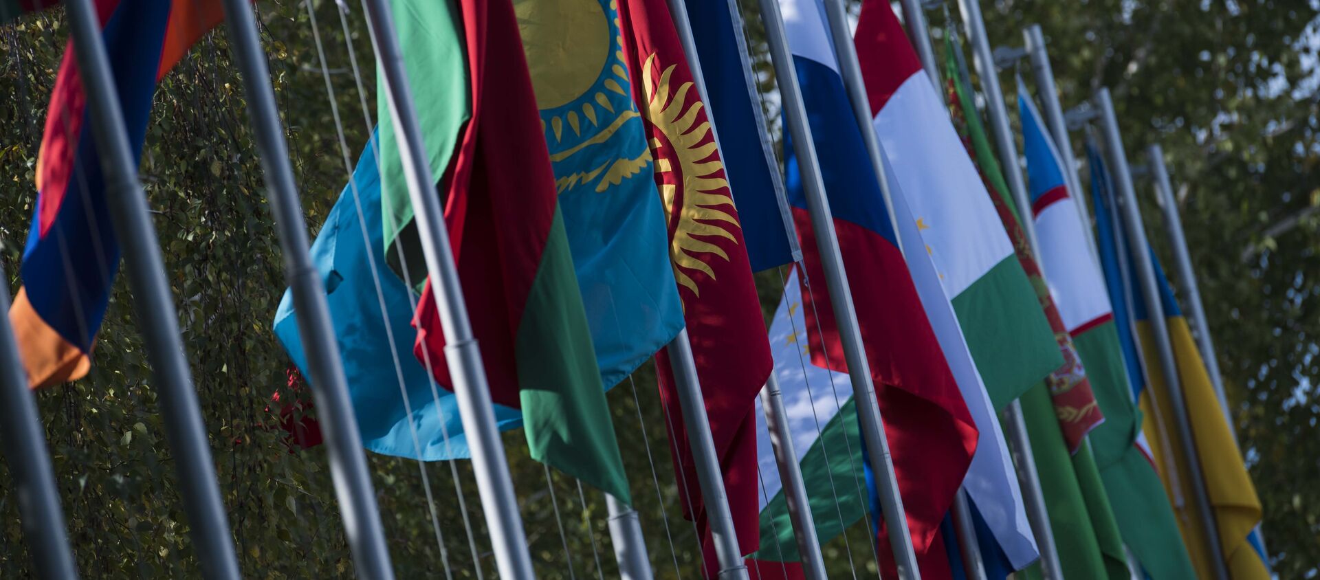 Флаги стран СНГ. Архивное фото - Sputnik Кыргызстан, 1920, 19.03.2021