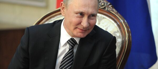 Президент РФ Владимир Путин во время встречи с президентом Кыргызстана Алмазбеком Атамбаевым в Бишкеке. - Sputnik Кыргызстан