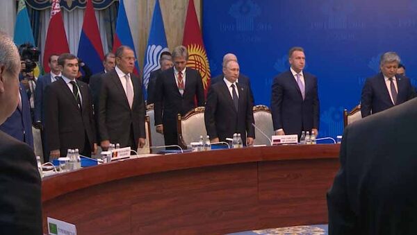 Бишкектеги КМШ жыйынында Атамбаев президенттерди Каримовду эскерүүгө чакырды - Sputnik Кыргызстан