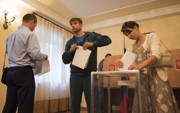 Впервые с 2003 года парламентские выборы в РФ проводятся по смешанной системе: 225 депутатов будут избраны по партийным спискам, еще столько же — по одномандатным округам - Sputnik Кыргызстан