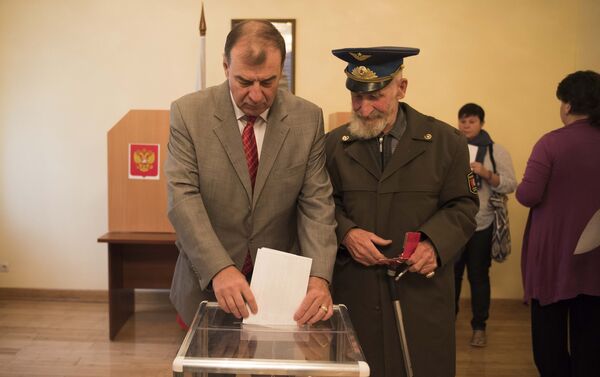 Участки открыты в здании посольства в Бишкеке, в войсковых частях в Канте и Караколе, а также в генеральном консульстве в Оше - Sputnik Кыргызстан