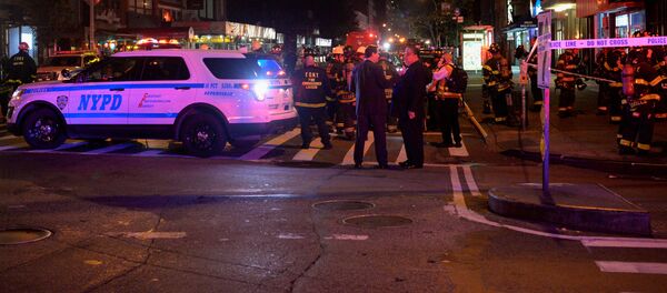 Пожарная служба у взорвавшегося мусорного контейнера в Нью-Йорке - Sputnik Кыргызстан