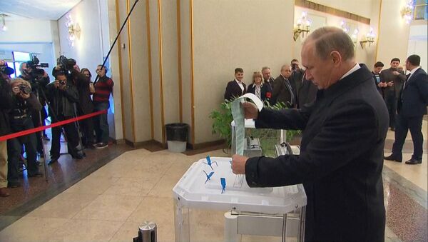 Путин проголосовал на выборах депутатов Государственной думы РФ - Sputnik Кыргызстан