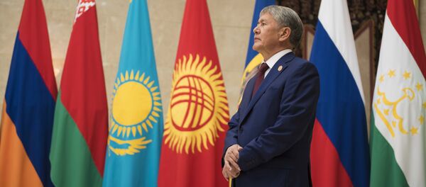 Президент Кыргызстана Алмазбек Атамбаев. Архивное фото - Sputnik Кыргызстан
