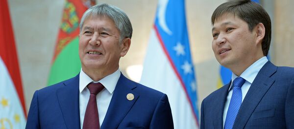 Экс-президент и премьер-министр Кыргызстана Алмазбек Атамбаев и бывший премьер-министр Сапар Исаков. Архивное фото - Sputnik Кыргызстан