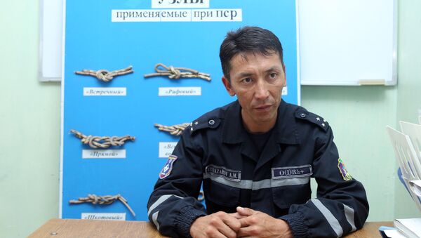 Командир группы Службы спасения по Бишкеку лейтенант Артур Эрназаров - Sputnik Кыргызстан