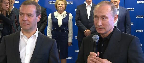 Путин и Медведев о результатах &quot;Единой России&quot; на выборах в ГД - Sputnik Кыргызстан