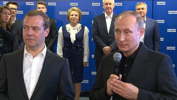 Путин и Медведев о результатах &quot;Единой России&quot; на выборах в ГД - Sputnik Кыргызстан