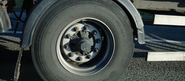 Колесо грузового автомобиля, архивное фото - Sputnik Кыргызстан