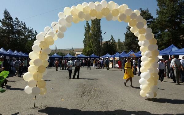 В Кара-Кульджинском районе Ошской области прошел фестиваль меда. - Sputnik Кыргызстан