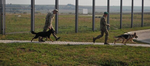 Архивное фото, пограничники на границе - Sputnik Кыргызстан