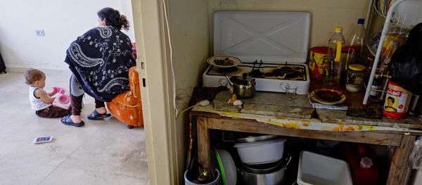 Женщина с детьми. Архивное фото - Sputnik Кыргызстан