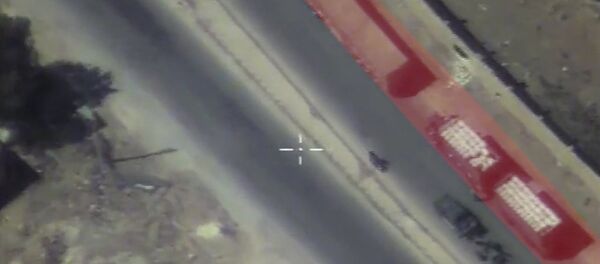 Кадры наблюдения за гумконвоем в Сирии. Съемка с беспилотника Минобороны РФ - Sputnik Кыргызстан