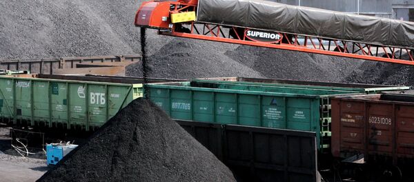 Көмүр түшүрүү. Архив Көмүр түшүрүү. Архив - Sputnik Кыргызстан