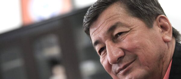 Кыргыз бийлиги тарабынан улуттар ортосунда от жаккан, сепаратисттик аракеттерди жасаган деп күнөөлөнүп эл аралык издөөгө алынган Кадыржан Батыровдун архивдик сүрөтү - Sputnik Кыргызстан