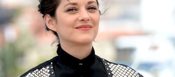 Архивное фото французской актриси Марион Котийяр Архивное фото французской актриси Марион Котийяр - Sputnik Кыргызстан