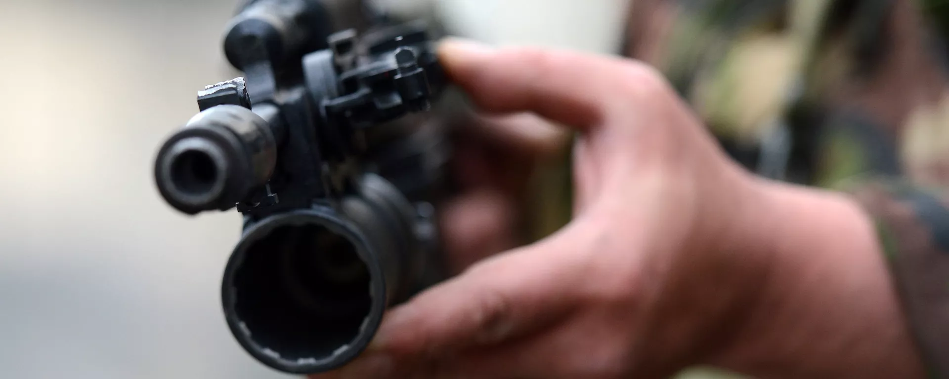 Дуло автомата. Фото иллюстративное - Sputnik Кыргызстан, 1920, 06.04.2025