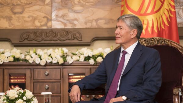 Кыргыз Республикасынын президенти Алмазбек Атамбаевдин архивдик сүрөтү - Sputnik Кыргызстан