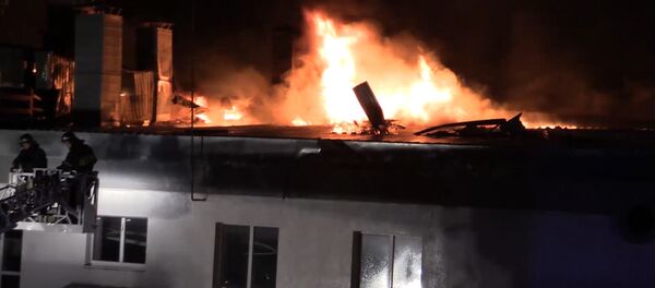 Спасатели МЧС тушили крупный пожар на складе в Москве. Кадры с места ЧП - Sputnik Кыргызстан