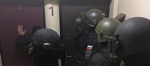Сотрудники СОБР России во время задержания членов преступной группировки, выходцы из Кыргызстана, грабившие и вымогавшие деньги у своих соотечественников - Sputnik Кыргызстан