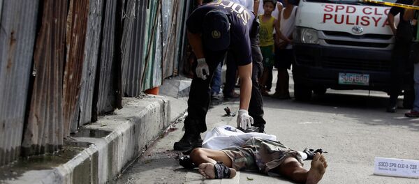 Баңгизат менен шугулданган филиппиндиктерге каршы полициянын операциясы Баңгизат менен шугулданган филиппиндиктерге каршы полициянын операциясы - Sputnik Кыргызстан