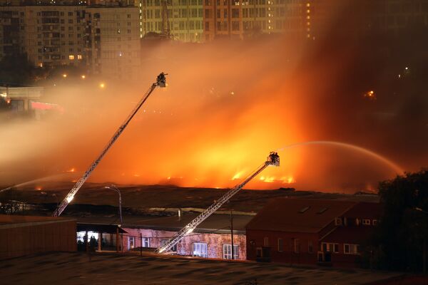 Пожар на складе в Москве - Sputnik Кыргызстан
