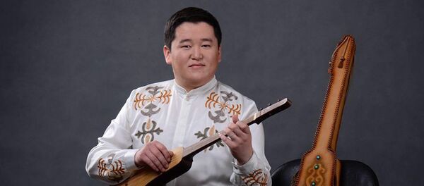 Атактуу ырчы жигит Аскат Мусабековдун архивдик сүрөтү - Sputnik Кыргызстан