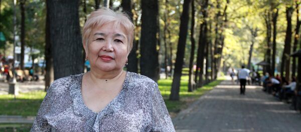 Председатель фонда Рука в руке и бабушка десятилетнего мальчика с расстройством аутического спектра Жылдыз Садыкова - Sputnik Кыргызстан