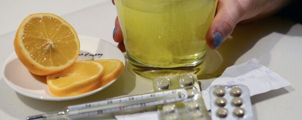 Лекарственные препараты и градусник для измерения температуры. Архивное фото Лекарственные препараты и градусник для измерения температуры. Архивное фото - Sputnik Кыргызстан