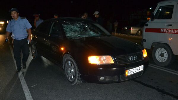 Автомашина марки Audi наехала на двух пешеходов в Бишкеке - Sputnik Кыргызстан